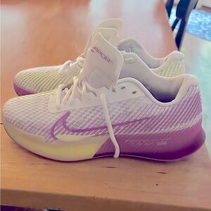 Nike Vapormax women’s tennis shoes size 7